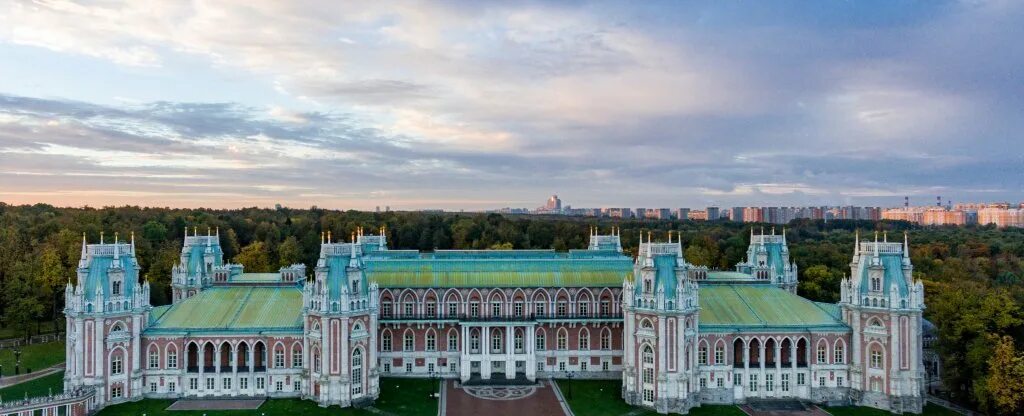 Фото: Большой дворец в Царицыно (Дворцово-парковый комплекс Царицыно). Фотолюбит