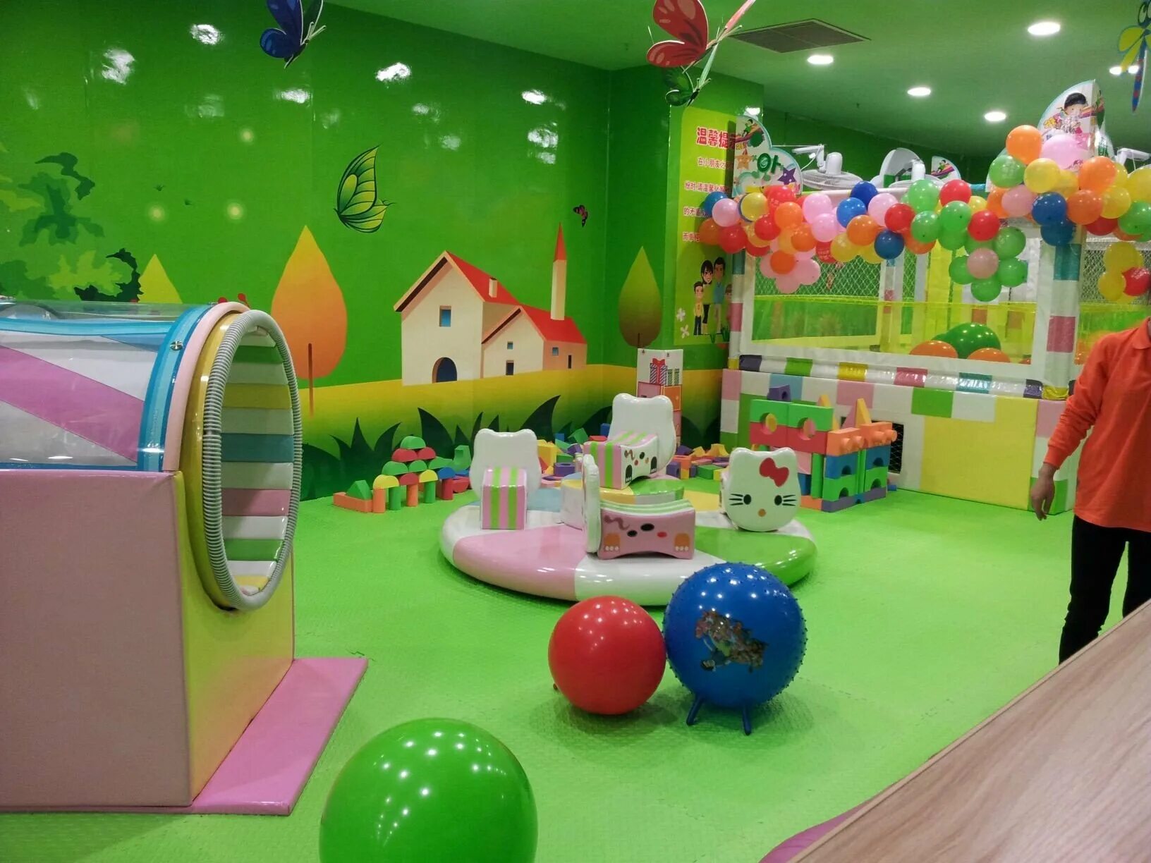 Открой развлечения. Детская игровая комната. Игровая комната для детей. Развлекательная комната для детей. Детская игровая комната для малышей.