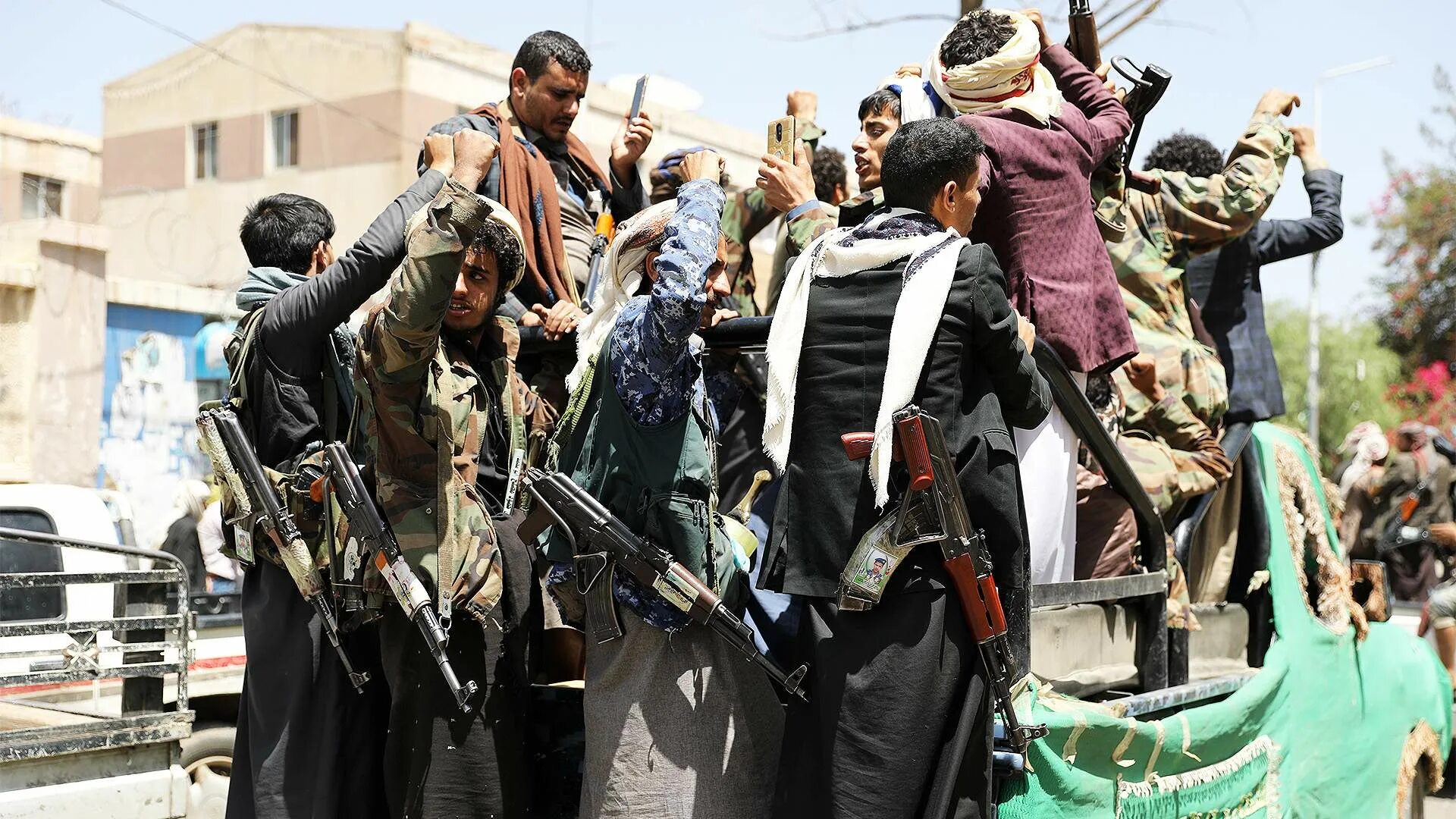 Повстанцы хуситы. Йемен и саудовская аравия. Саудовская армия в йемене. Конфликт йемена и саудовской аравии. Повстанцы хуситы.