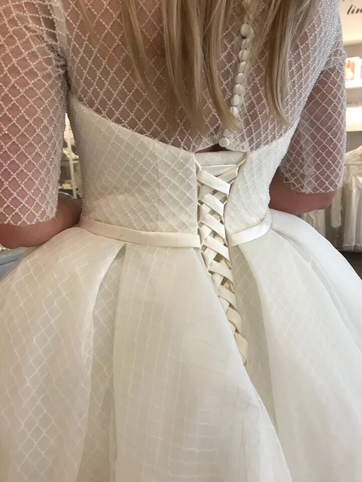 Свадебное платье со шнуровкой на спине. Шнуровка свадебного платья. Шнуровка корсета свадебного платья. Шнуровка на спине