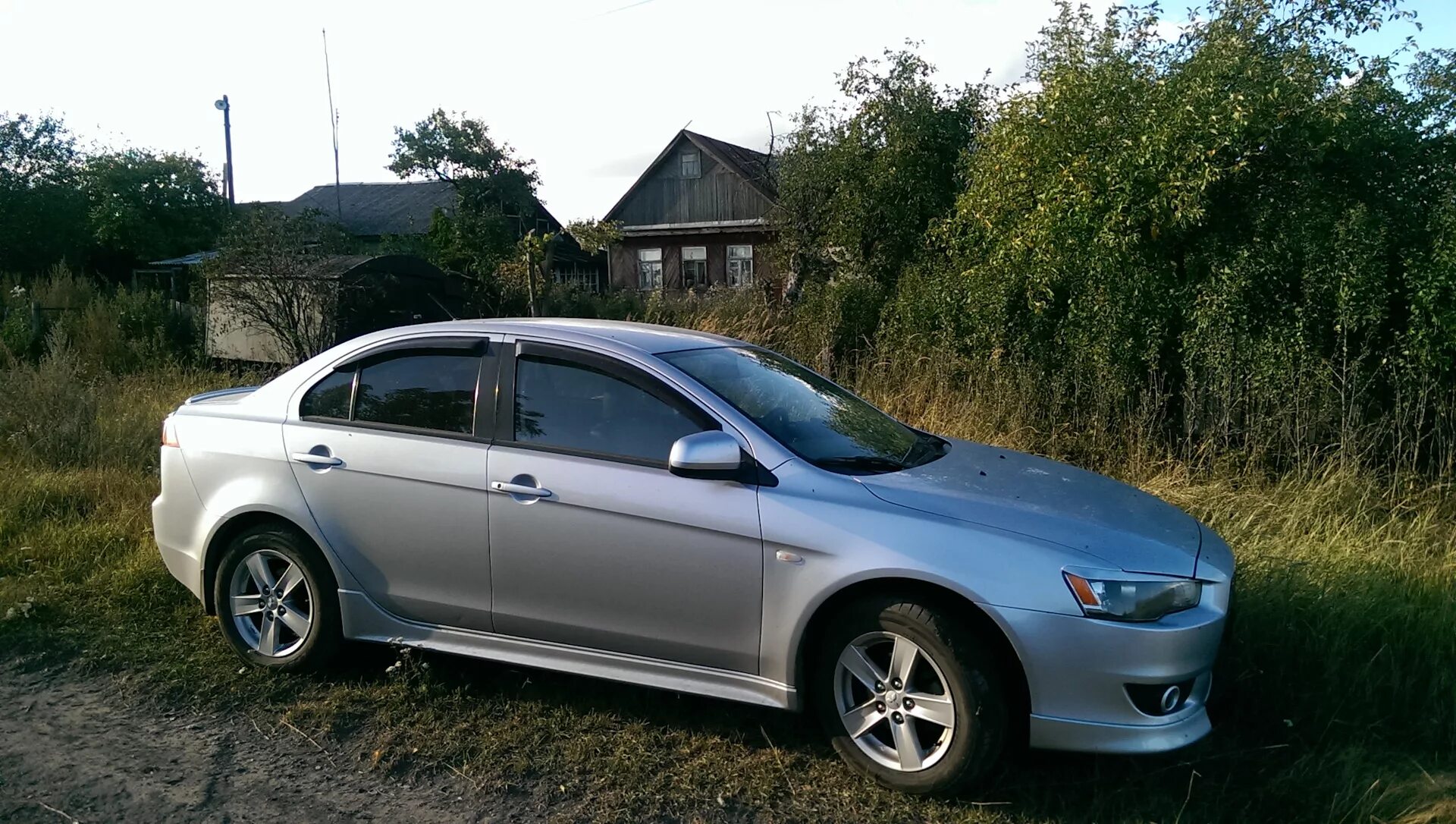 Купить митсубиси лансер на авито. Mitsubishi Lancer 10 серебряный. Митсубиси Лансер 10 серебристый. Митсубиши Лансер 10 серебристая. Митсубиси Лансер 10 2008.