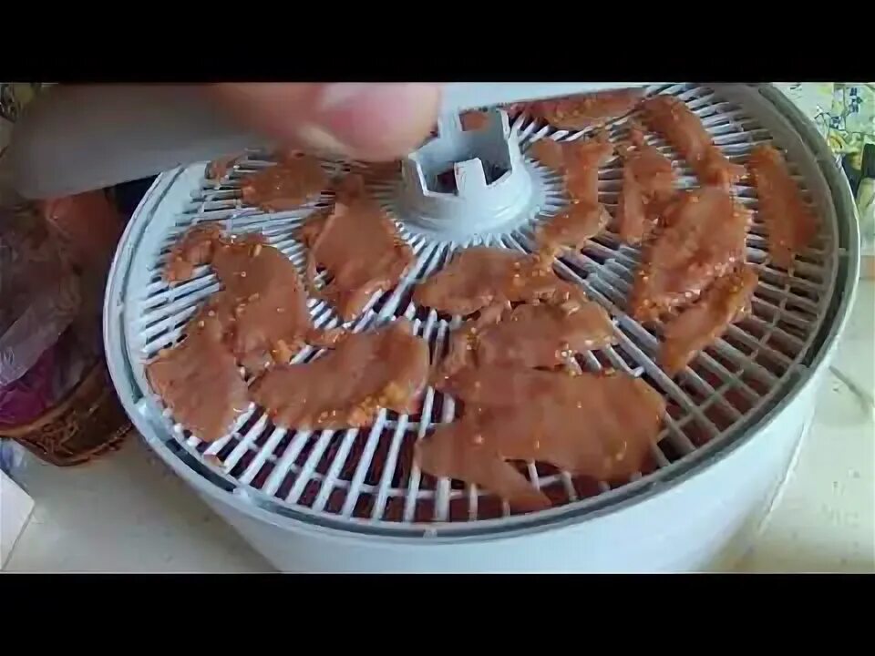 Мясо в сушилке для овощей. Куриные джерки. Джерки из рыбы в электросушилке. Снек рецепты. Пивчики в сушилке для овощей.