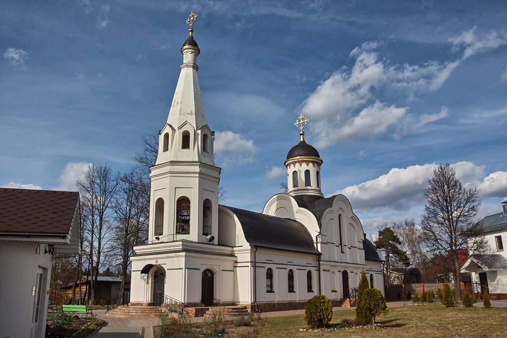 Город троицк храмы. Тихвинская Церковь Троицк Божией матери. Тихвинский храм храм Троицк. Храм Тихвинской иконы в Троицке. Храм Богородская Церковь Троицк.