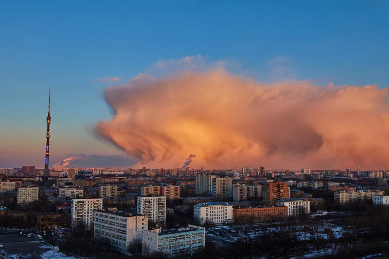 Облака Москва. Облака над Москвой. Москва тучи. Весенние облака над Москвой.