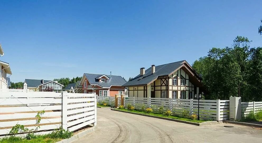 Коттеджный поселок пятница. Пятница солнечногорский район коттеджный поселок. Коттеджный поселок пятница. Пятница клаб таунхаус. Пятница клуб коттеджный поселок.