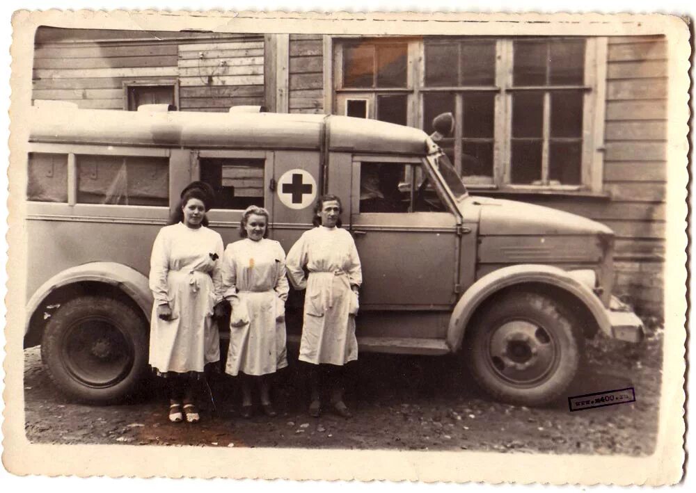 100 лет скорой помощи. Паз 653. гза-653. первая станция скорой помощи в россии. старые машины скорой помощи.