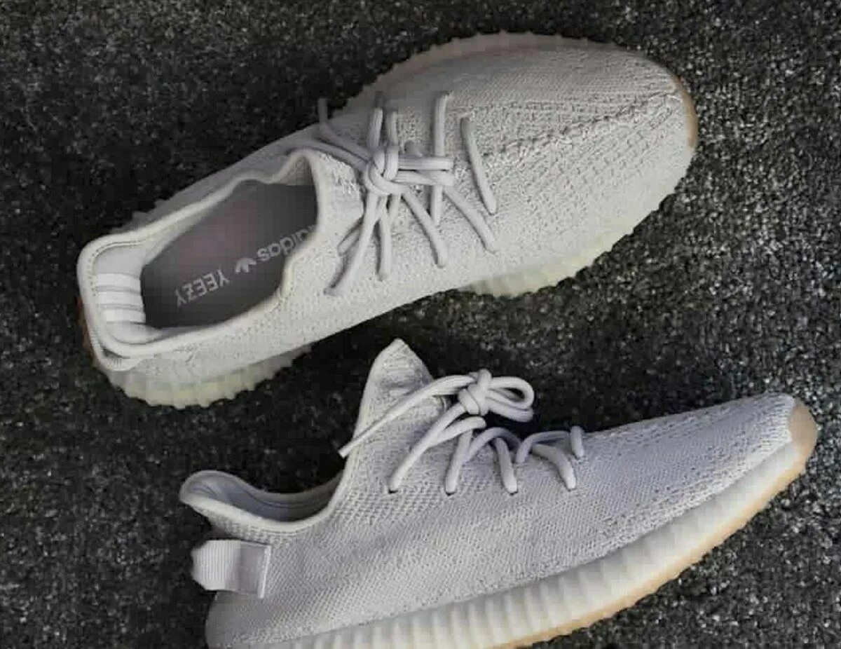 Кроссовки спортивные yeezy boost. Adidas Yeezy Boost 350. Adidas Yeezy Boost 350 v2. Adidas Yeezy 350 серые. Adidas easy Boost 350 серый.