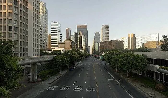 Города без людей фото. Лос анджелес гетто. Улица гта 5 переулок. Пустой город без людей. Города без людей фото.