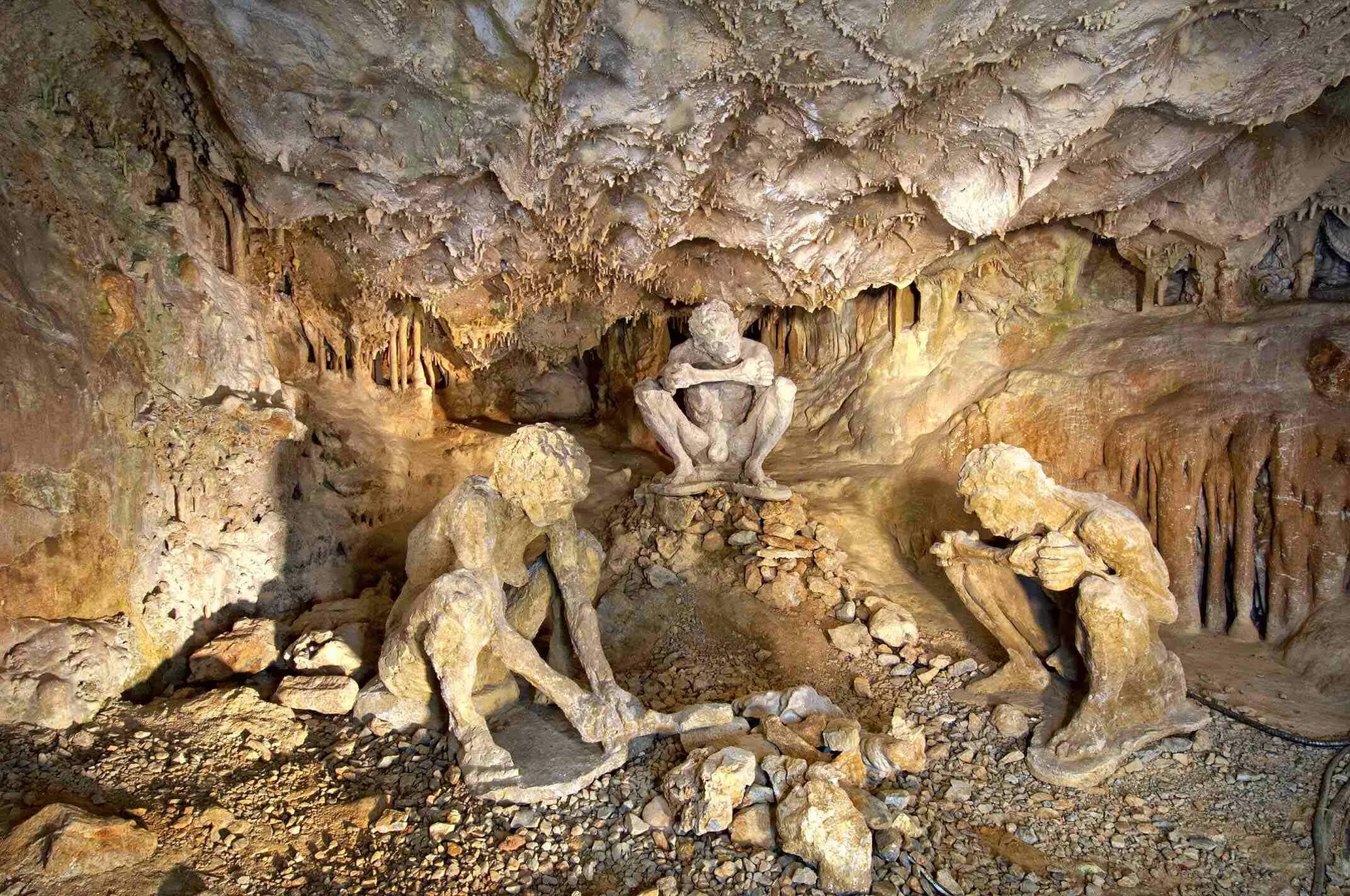 Первобытный пещерный. Пещера Петралона. Пещера Теопетра, Метеора, Греция. Пещера Петралона Салоники.