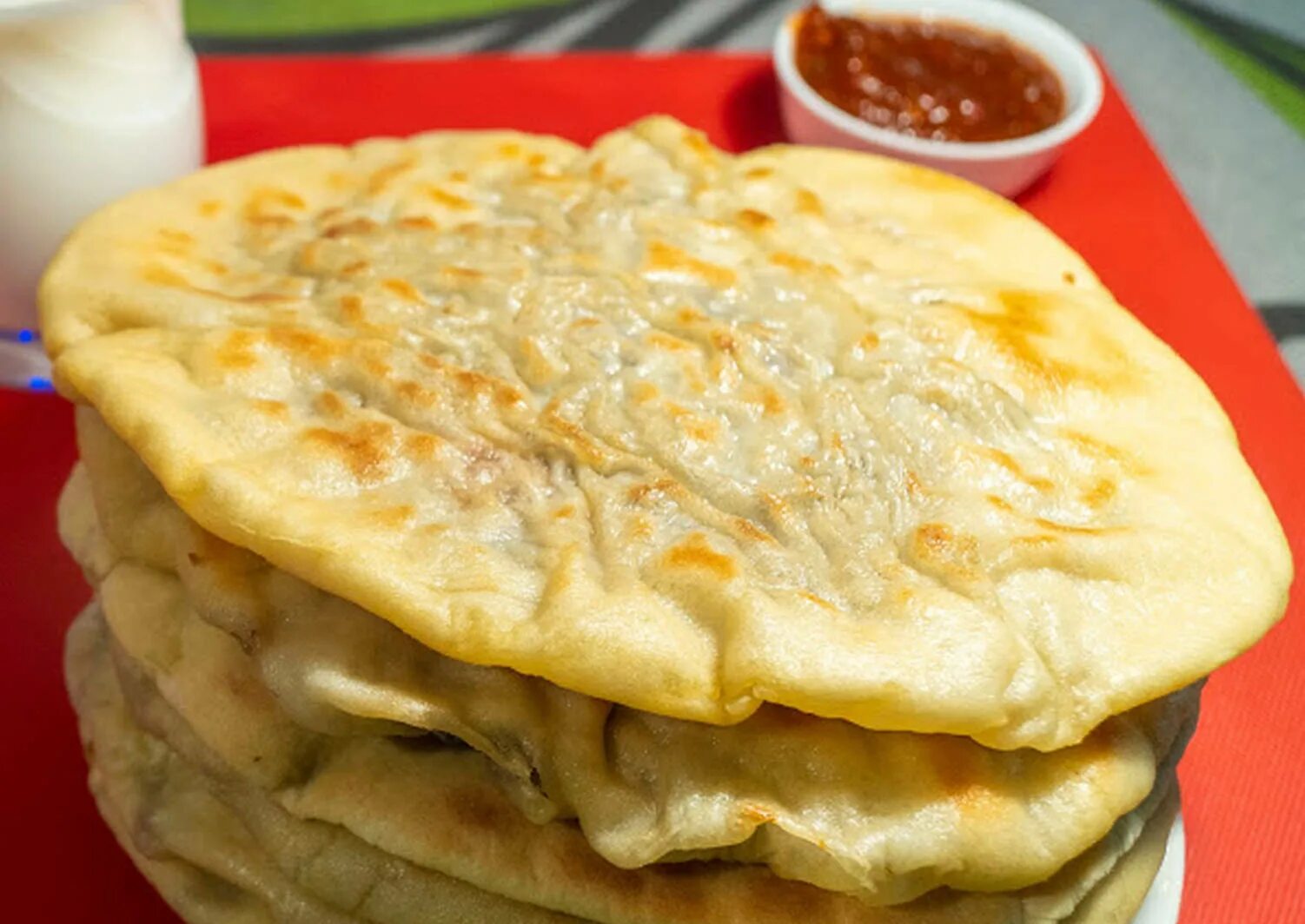 хычины кабардинские. хычины кабардино-балкарские. хычины на кавказе. хычины кабардино-балкарские. хычины с творогом и зеленью.