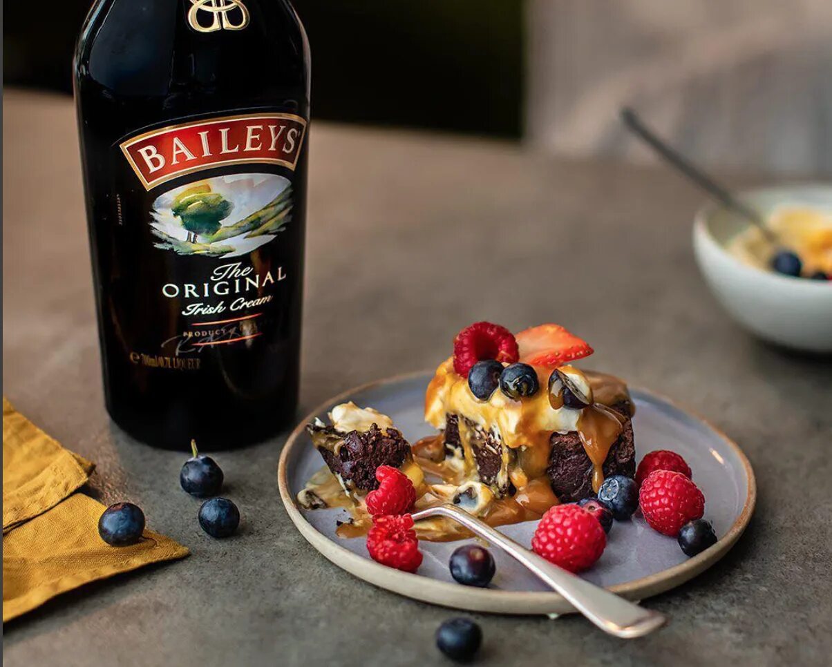 Куантро ликер вкус. С чем пьют ликер. Немецкий ликер егермейстер. Биттнер егермейстер. Закуска к ликеру.