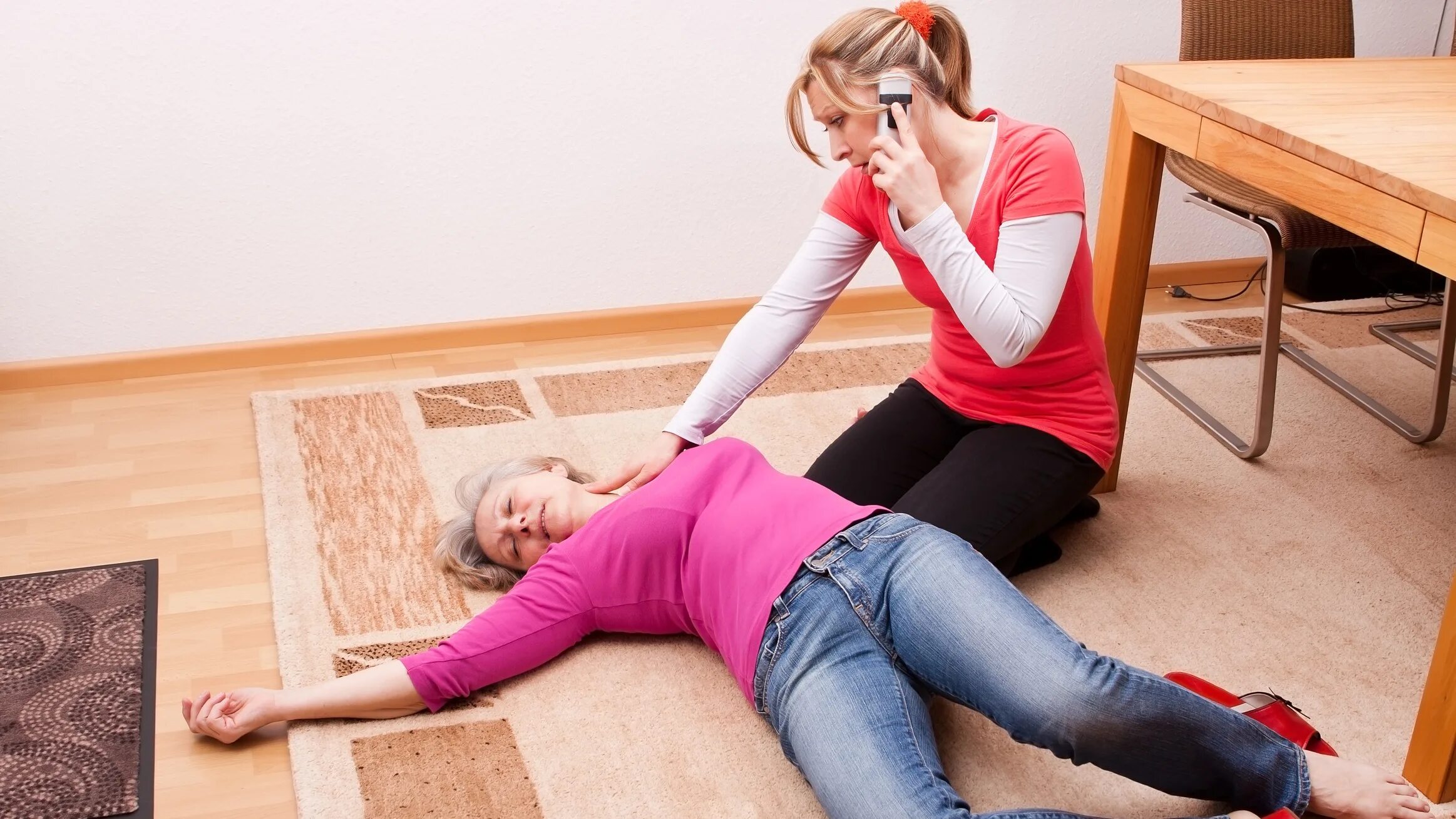 К какому врачу при обмороках. Обморок. Алгоритм оказания пмп обмороке. Оказание 1 доврачебной помощи при потере сознания. Обморок может возникнуть в результате?.