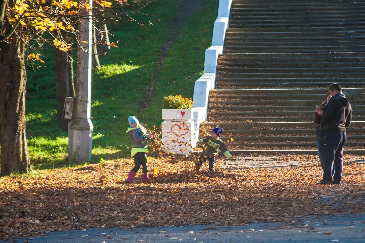Командные спортивные игры. Поиграем в парке. Поиграем в парке. Дети в парке. Гонка для парк.