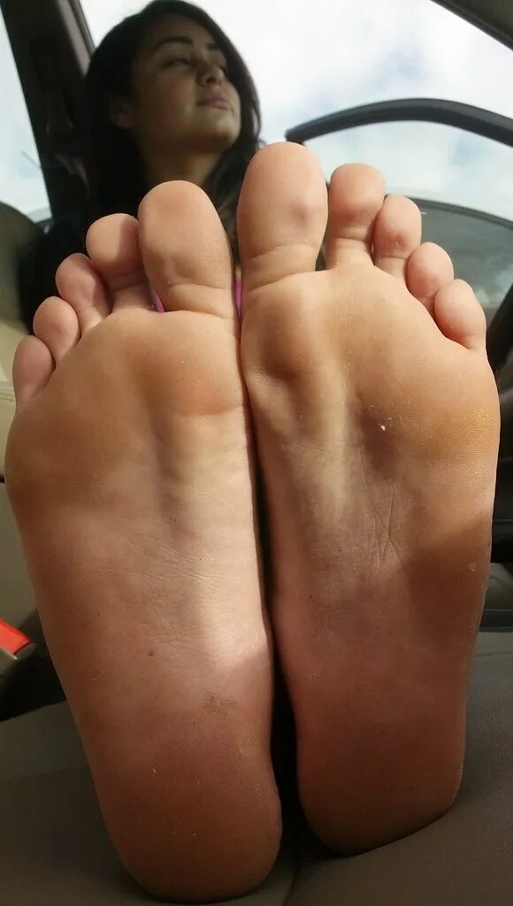 Стопа после тесной обуви. Женские стопы потные. Foot smelly. Foot smelly. Феет smelling.