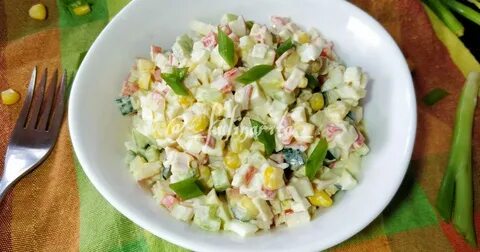Салат с крабовыми палочками консервированным огурцом