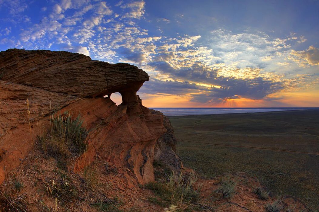 большой тхач (гора). гора была огромная. гора была огромная. гора богдо баскунчакский заповедник. гора была огромная.