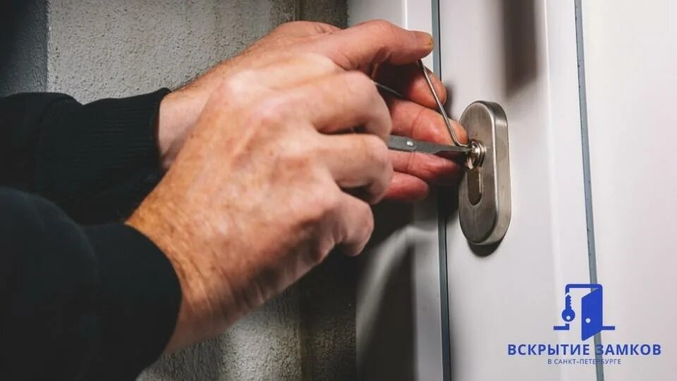 Вскрыть дверь помощь. Вскрытие замков. взломанная дверь. вскрытие замков спб.