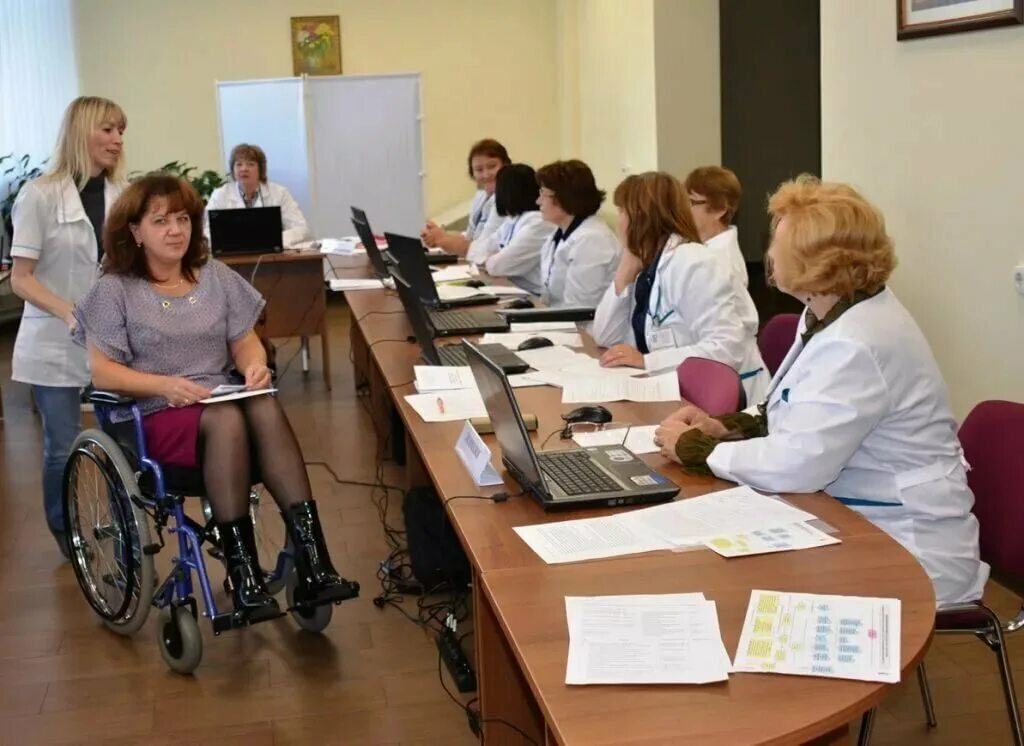 Комиссия для получения инвалидности. Медико-социальная экспертиза (мсэ). комиссия мсэ. медико социальные комиссии. врачебная комиссия инвалидность.