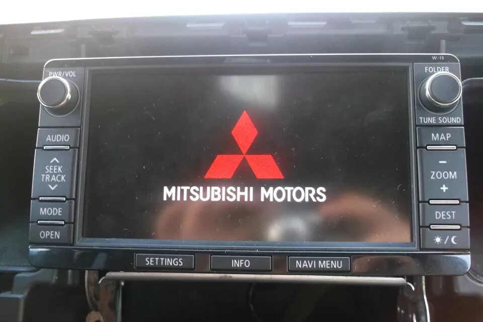 Магнитола митсубиси купить. Магнитола 2 din Mitsubishi Outlander 3. Штатная автомагнитола 1 din Паджеро спорт 2. Магнитола w13 Outlander 3. 11 Магнитола Митсубиси Паджеро 4.