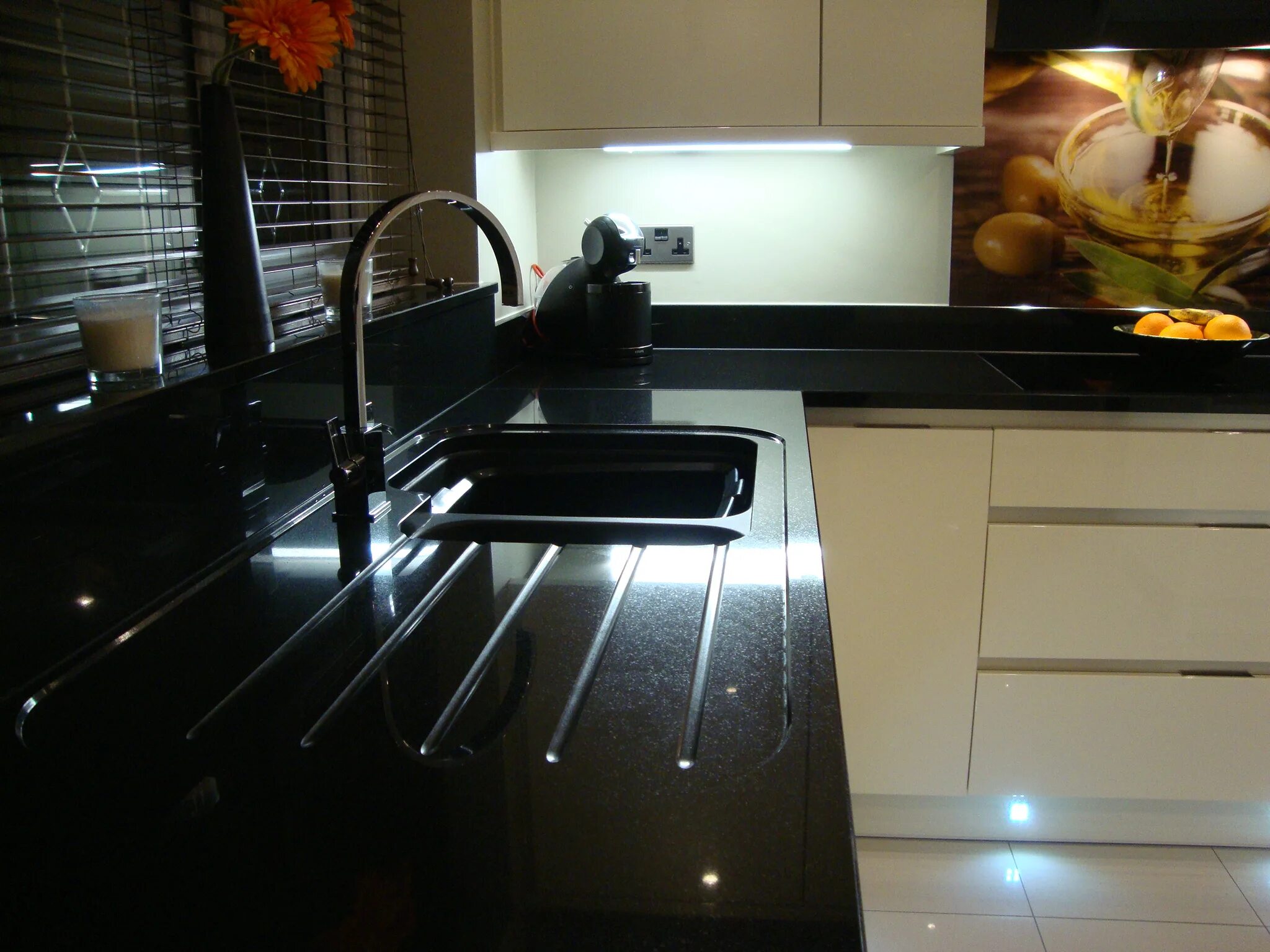 столешница черный глянец