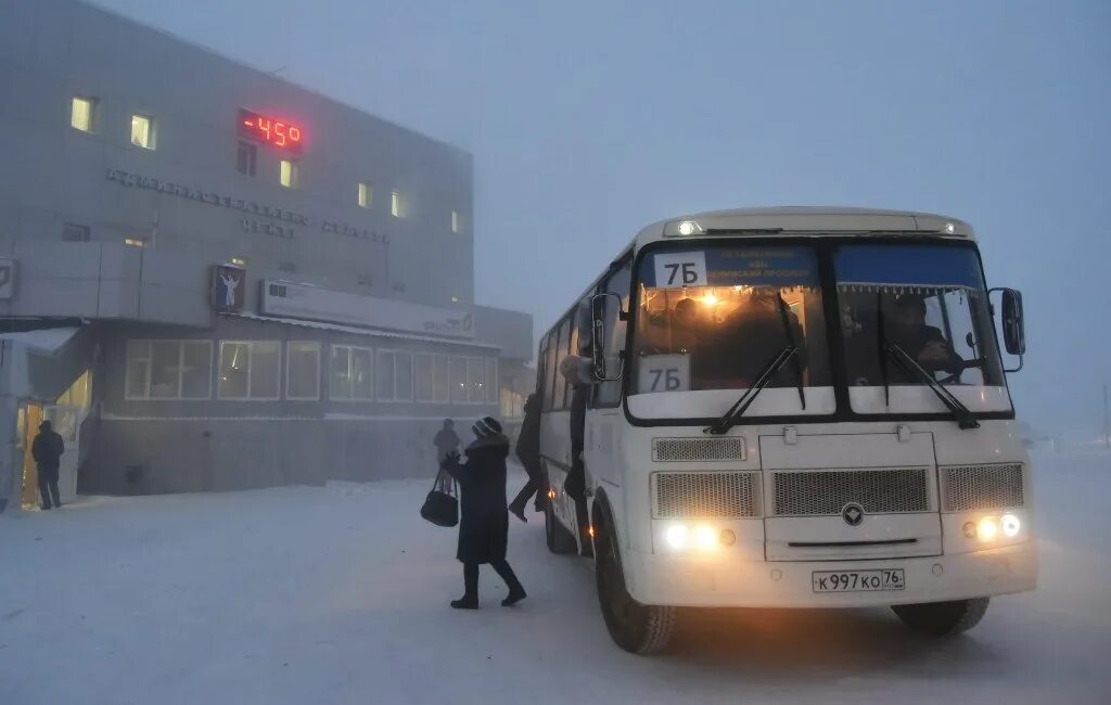 Норильск туман. Мороз в норильске фото. Норильск люди. Норильск зимой. Норильск -50 на градуснике.