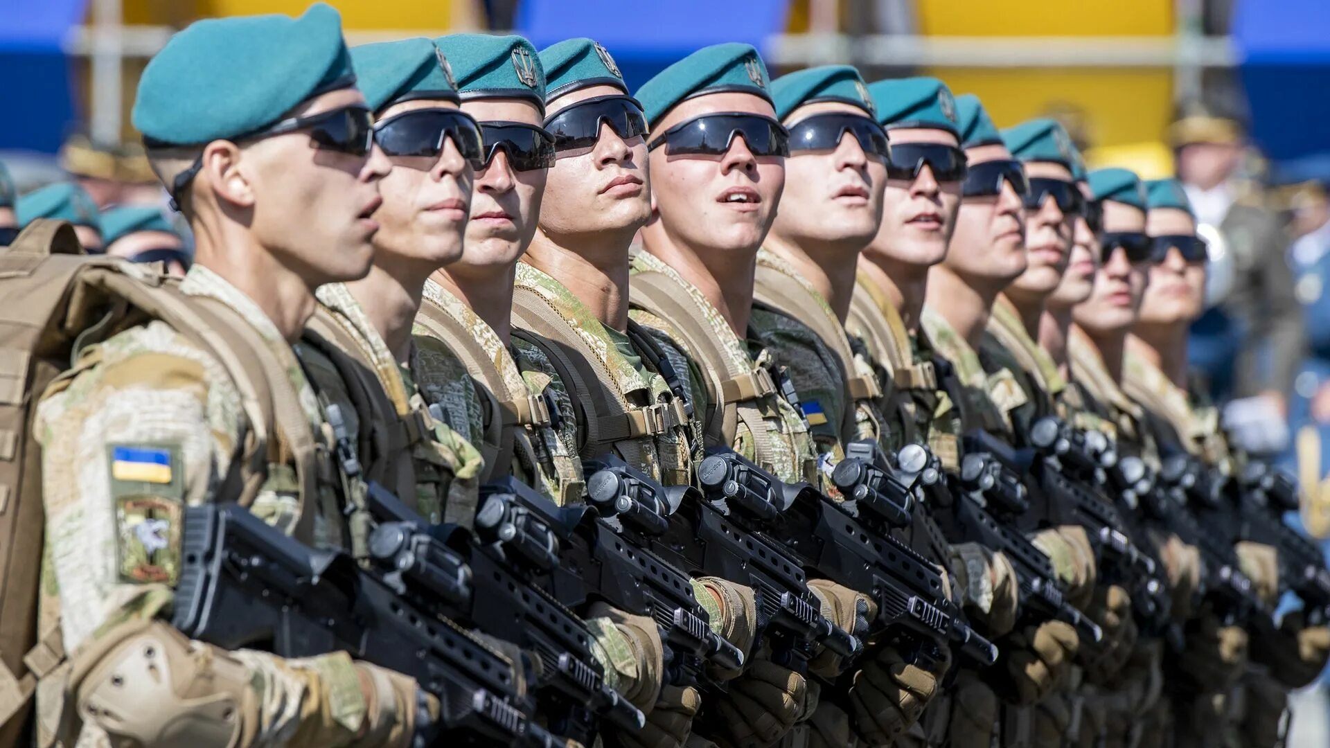 Сильная армия украины. Морская пехота ЗСУ. Украинская армия. Украинский военный парад. Украинские солдаты на параде.