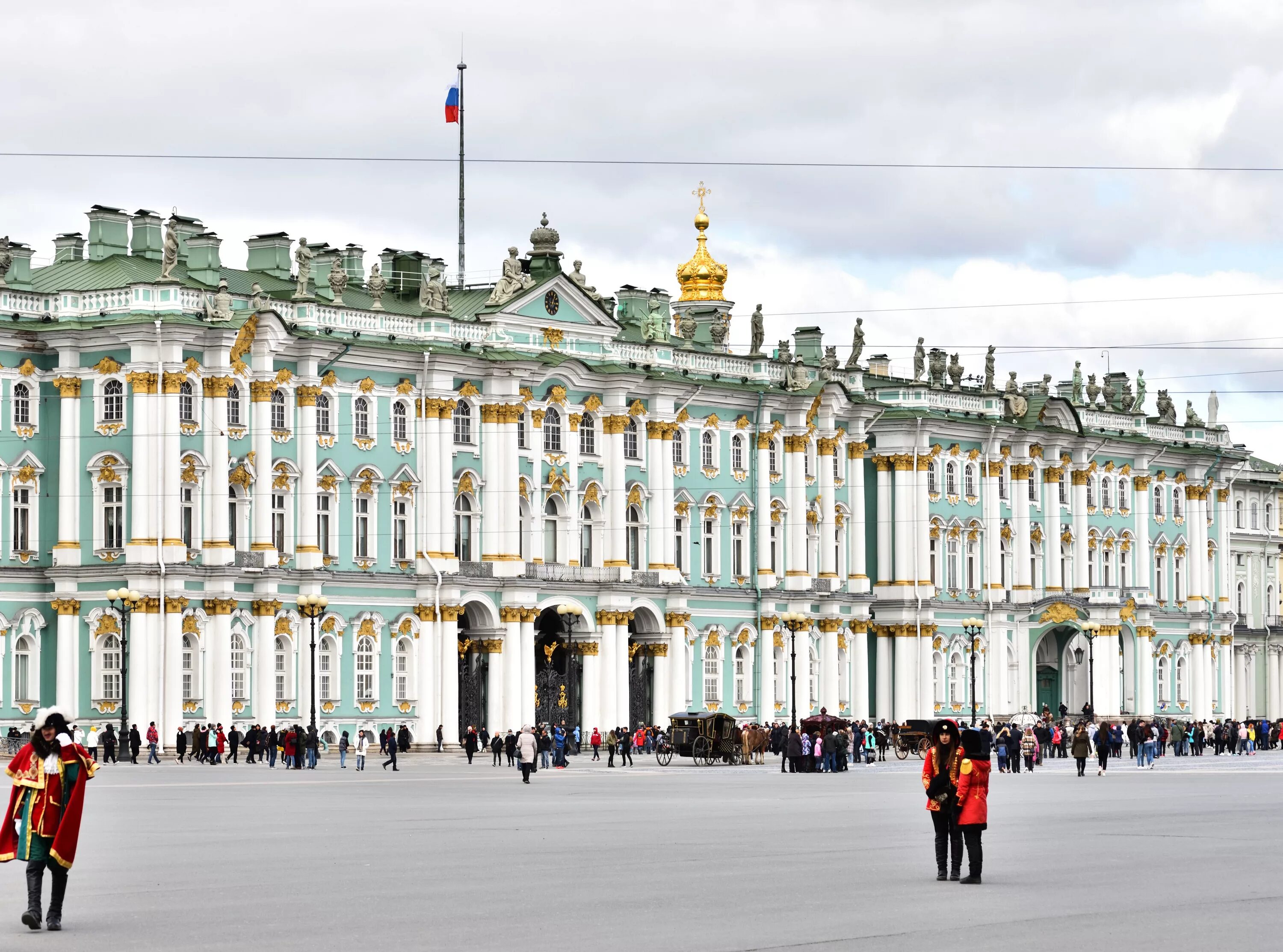 Санкт-петербург эрмитаж зимний дворец. Франческо бартоломео растрелли зимний дворец в санкт-петербурге. Зимний дворец и эрмитаж в чем разница. Зимний дворец в петербурге. Зимний дворец, санкт-петербург.