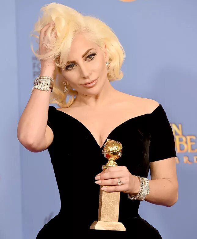 Леди гага золотой глобус 2016. Леди гага 2016. Golden globes 1998 мадонна. Lady gaga american horror story. Леди гага 2016.