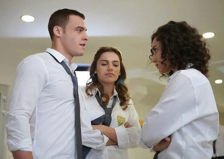 Сериал в ожидании солнца 29. Зейнаб турецкий сериал. Керем бурсин в фильме в ожидании солнца. Керем бурсин в ожидании солнца. В ожидании солнца 17.