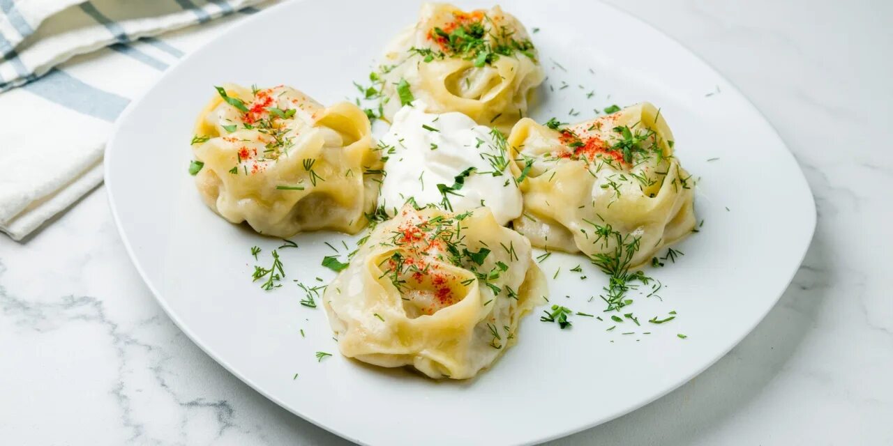 Манты с говядиной и луком. Фарш на манты. Манты с говядиной и луком. Манты говядина. Мясберри манты.