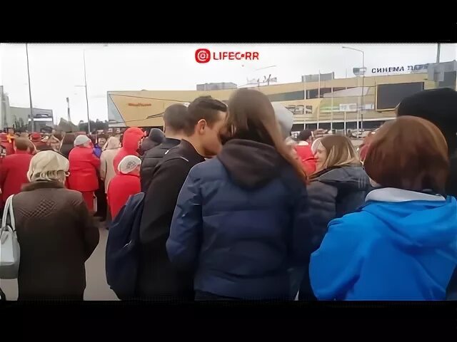 Эвакуация трц галерея. Небо в Солнцево торговый центр эвакуация.