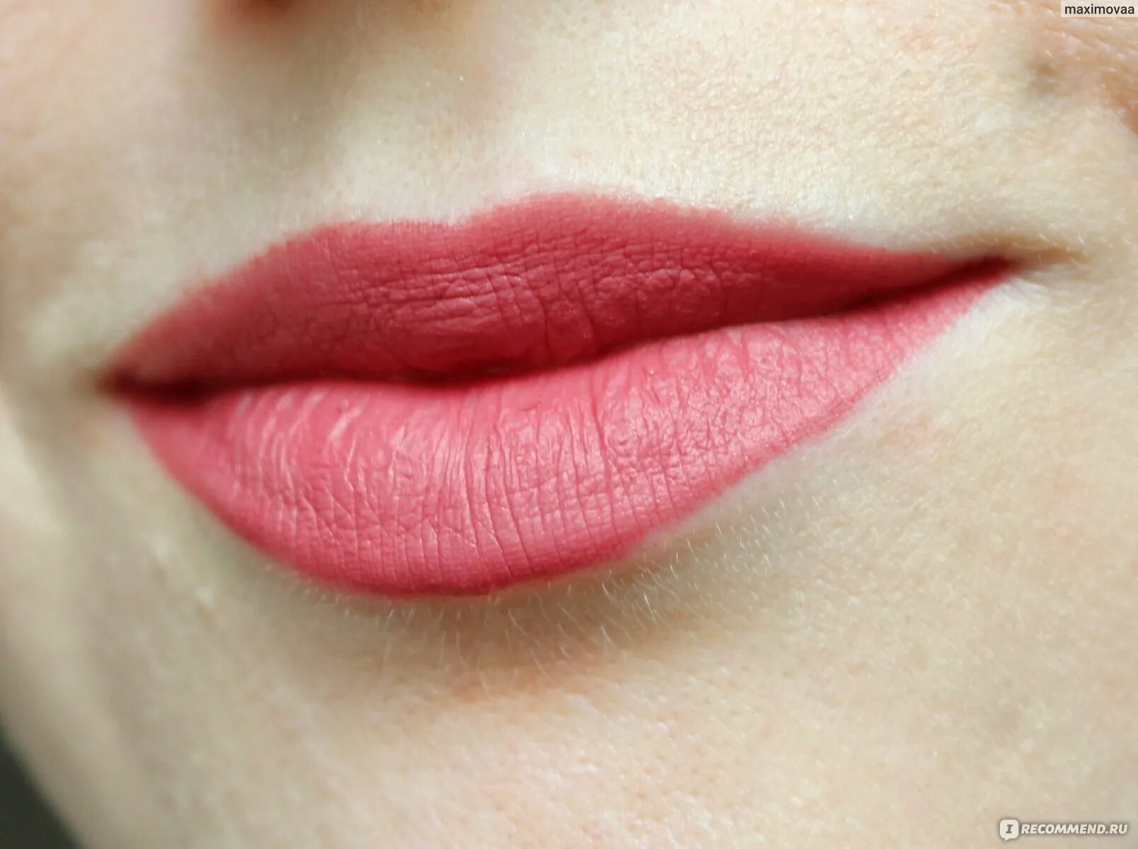 Как смыть помаду. Maybelline more blush 499. maybelline помада 90. красная помада отмывается от полотенце. как смыть помаду с ног.