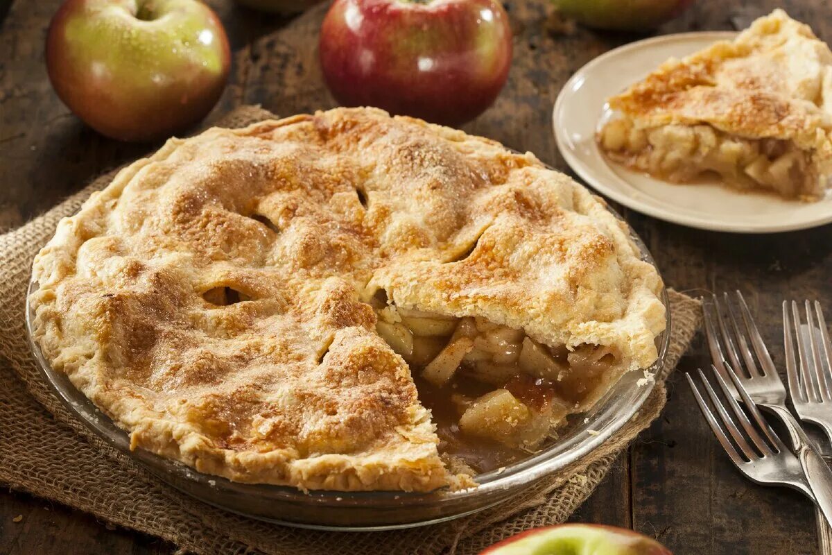 Ела вкусные яблоки. Apple pie (яблочный пирог). Американский яблочный пирог. Американский пирог яблочный пирог. Эппл Пай яблочный пирог.