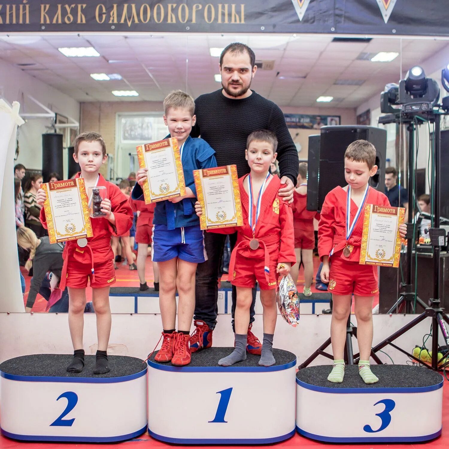 Мишка самбист. Школа дзюдо с трех лет москва. Школа самбо медведь. Соревнования по самбо чехов школа 10. Самбо медведь курган.