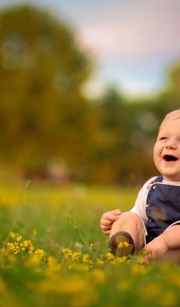 Little chuckle. Laughing girl. Улыбка ребенка. Delighted. Мальчик улыбается фото.