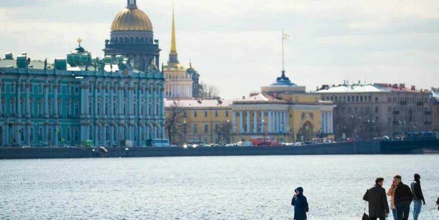 Путешественники санкт петербург. Туристы в спб. Санкт-петербург туризм. Эрмитаж туристы. Культурно-познавательный туризм.