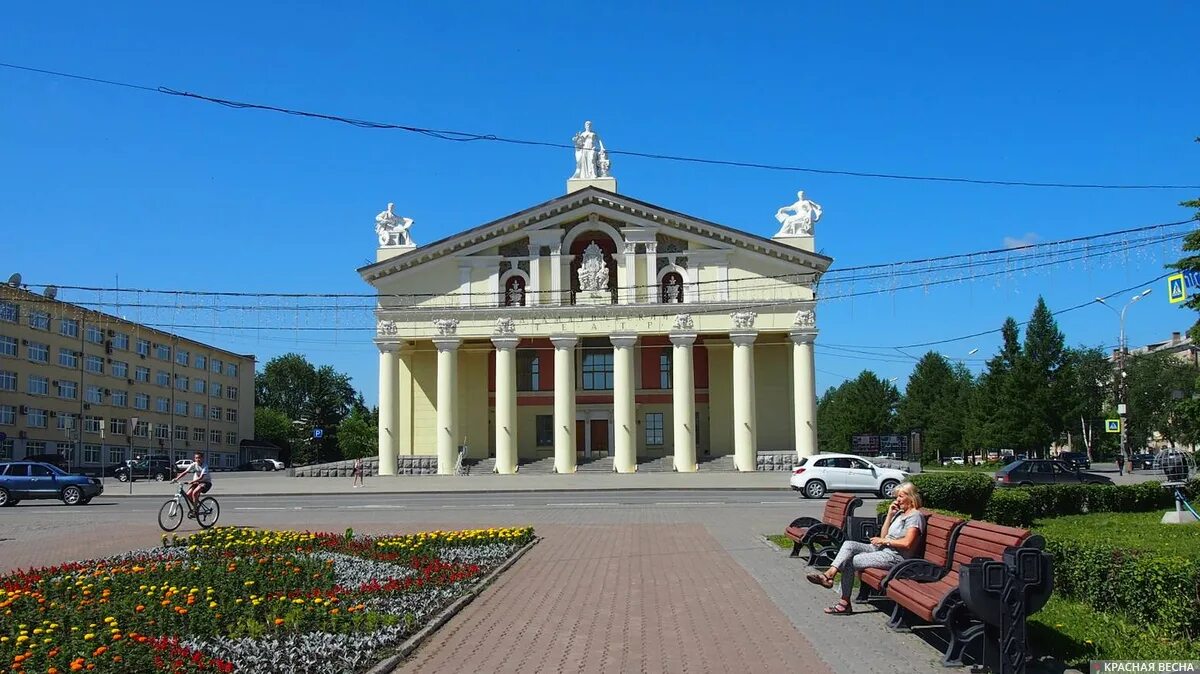 В Нижнем Тагиле отвалился карниз театра - после ремонта за 400 млн руб. ИА Красн