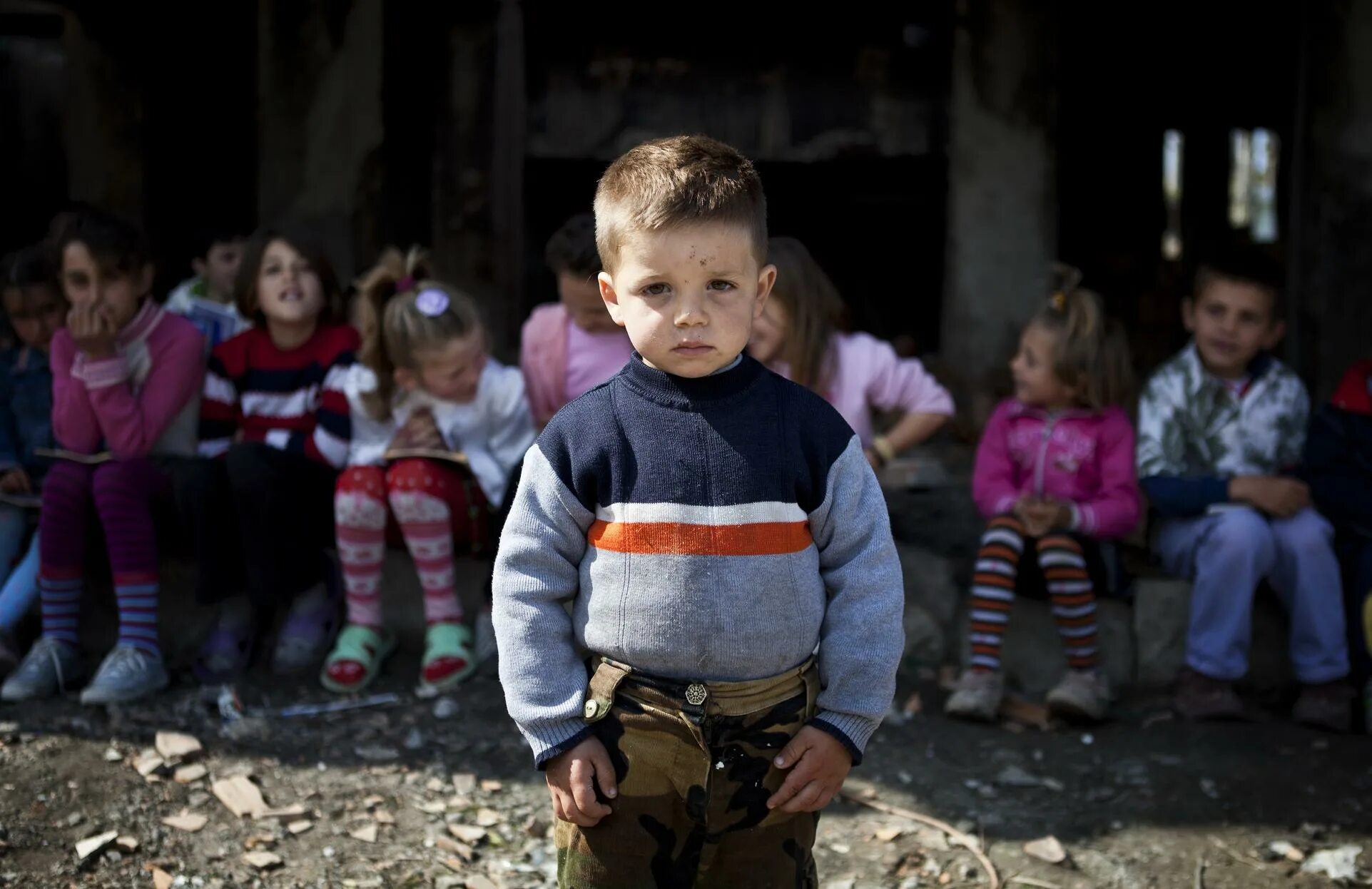 где живут дети без родителей. дети живут в ужасных условиях. где живут дети без родителей. не благопалучная семья. бедные дети в детском доме.