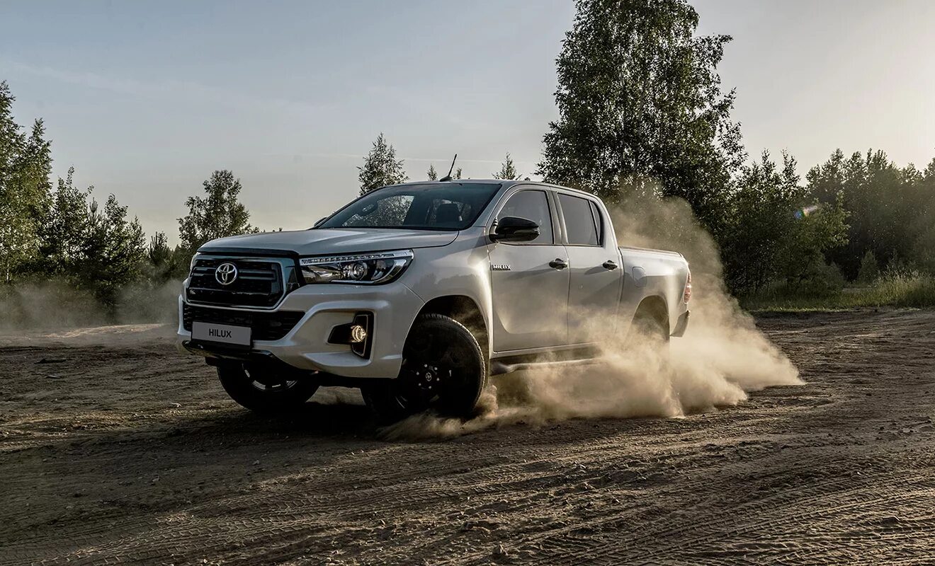 Пикапы сургут. Toyota Hilux Exclusive Black. Тойота Хайлюкс 2020. Hilux Exclusive Black. Хайлакс 2019г.