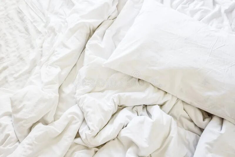 Грязное одеяло. Женщина читает в постели картина. Watch best in bed. Фактура одеяла. Одеяло вид сверху.