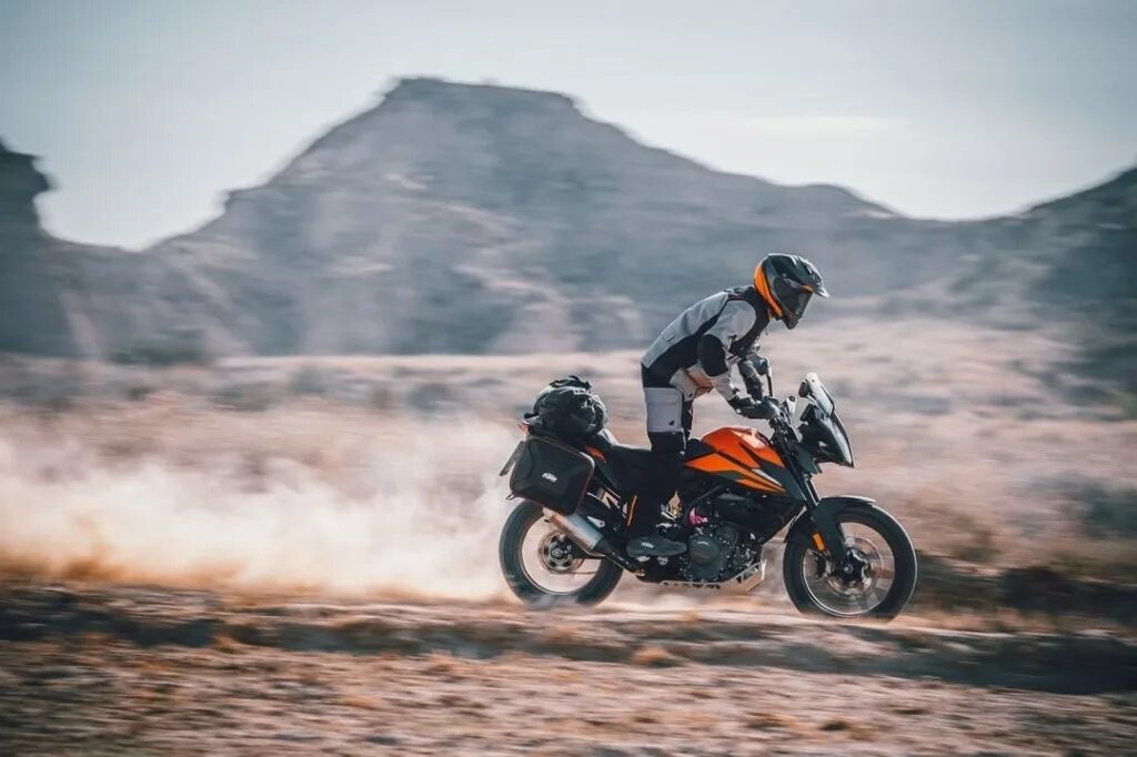 Might bike. КТМ Дюк 390 адвенчер. Мотоцикл КТМ 390 адвентуре. KTM Duke 390 Adventure. KTM 390 Adventure 2023.