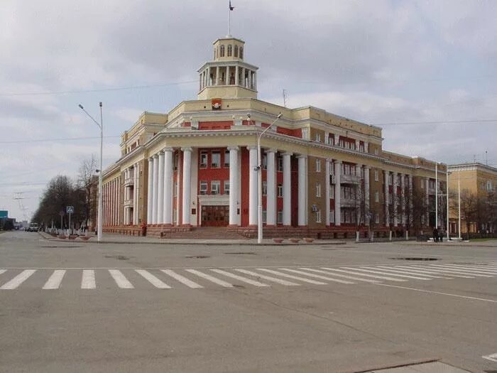 Администрация кемерово телефон. Администрация города Кемерово. Советский 54 Кемерово администрация. Здание городской администрации Кемерово. Здание администрации города Кемерово.