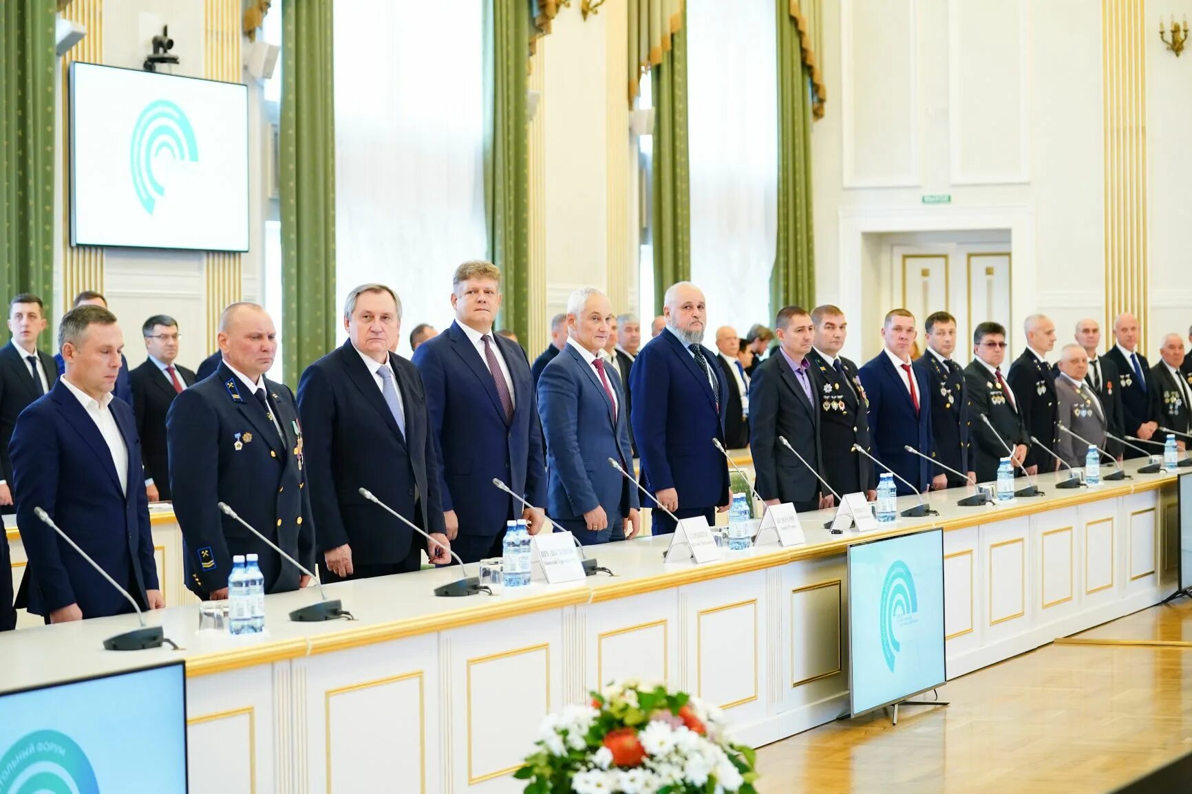 Награждение государственными наградами. Награждение Шахтеров. Государственные награды горняков. Награждение Кузбасс медалями Шахтеров.