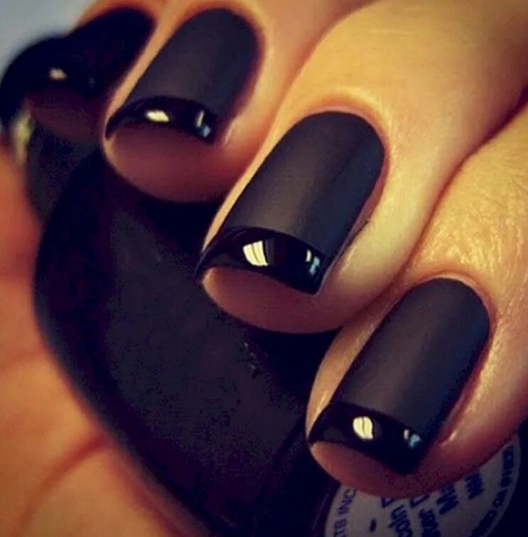Black french. Черные ногти. Красивые черные ногти. Красивый черный маникюр. Матовые ногти.