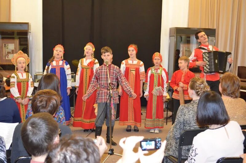 ансамбль на завалинке дмш чайковского. учитель фольклора. фольклор в музыкальной школе. дши фольклорная. глушковская дши.