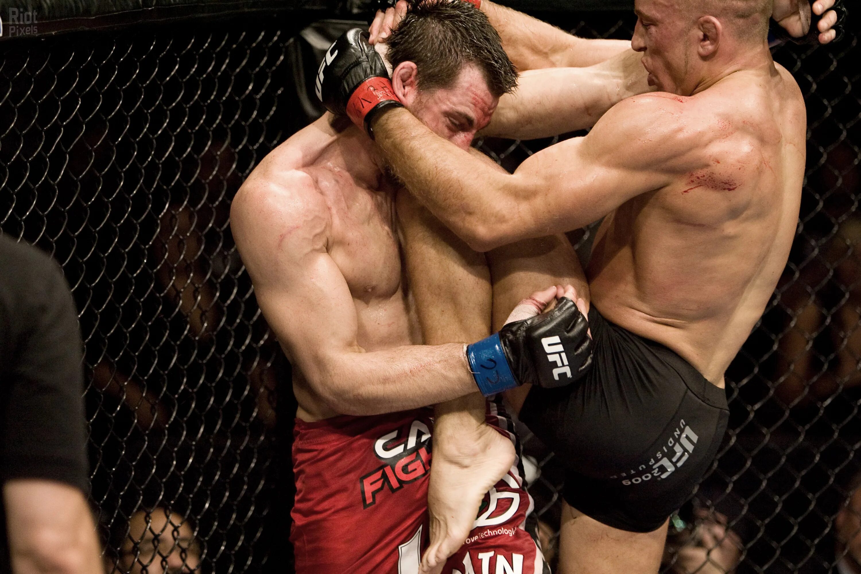 джон джонс боец жена. Ufc 87. прямой в колено джон джонс. джон фитч бой. Ufc 9x16 poster.