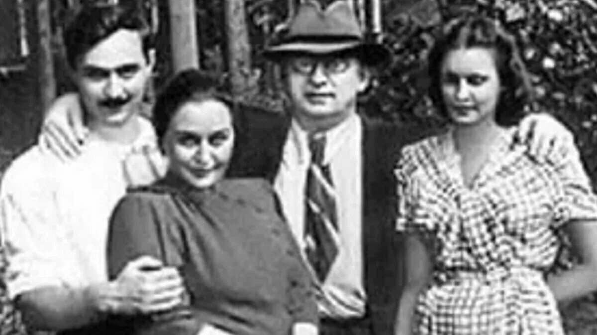 Нина нино теймуразовна гегечкори берия. Пешкова марфа максимовна. Нино гегечкори (берия). Серго лаврентьевич берия (гегечкори). Нино гегечкори.