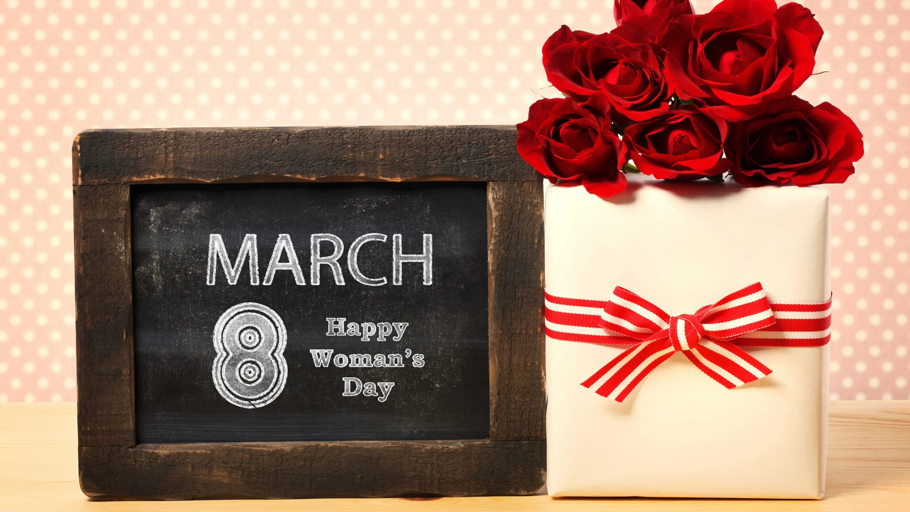 Современные открытки с 8 марта. С днём мамы когда 2021. С 8 марта стильно. 8 марта happy. День матери в англии презентация.