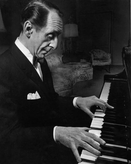 Рахманинов портрет. Сергей васильевич рахманинов - 1873-1943 гг. Сергей васильевич рахманинов. Портрет рахманинова. Сергей рахманинов за роялем.