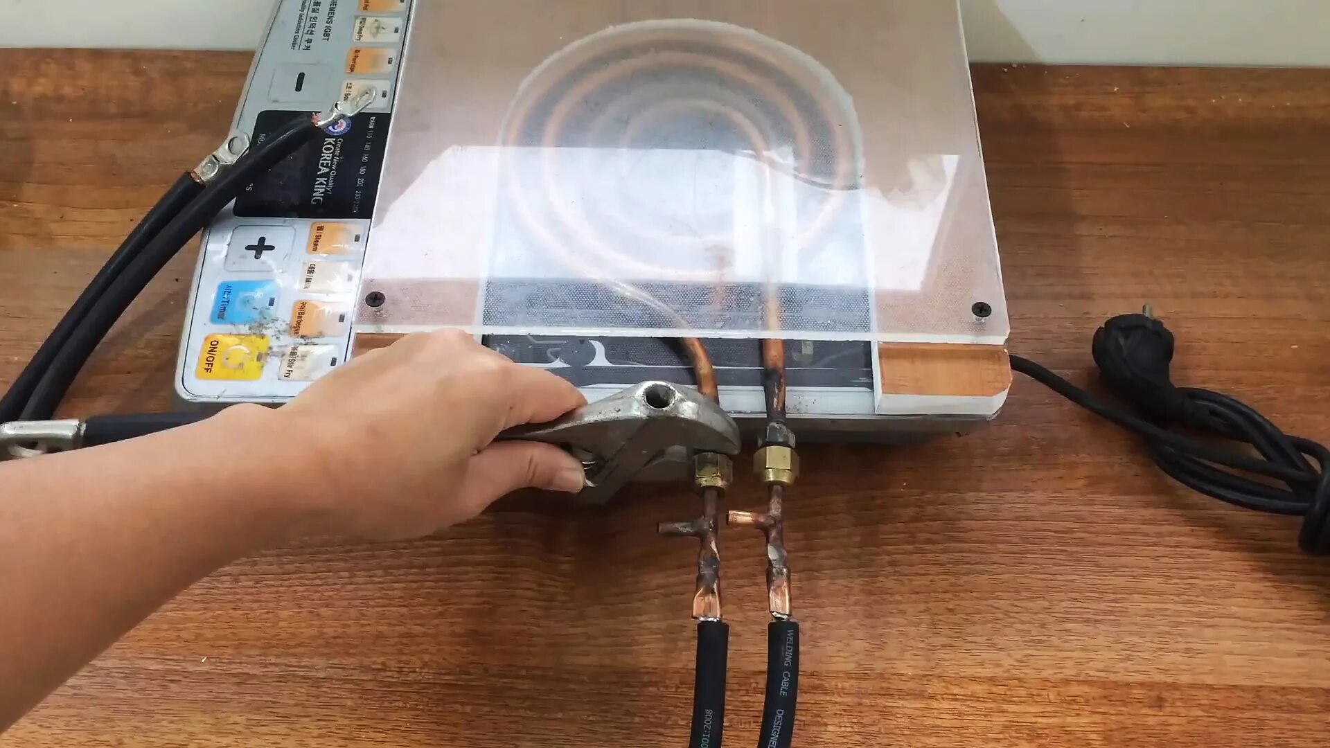 Как сделать индукционную плиту. Кт-114 индукционная плита схема электрическая. Индукционная плита простейшая. Каркас для индукционной плиты для самогоноварения своими руками. Как устроена индукционная панель.